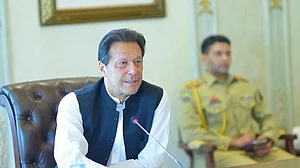 दुनिया की खबरें: इमरान खान के मार्च को रोकेगी पाकिस्तान सरकार, मंकीपॉक्स को लेकर दक्षिण अफ्रीका में हाई अलर्ट