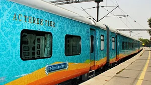 गर्मी की छुट्टी के बीच रेलवे ने 20 से अधिक ट्रेनों को किया रद्द, कुछ के रूट और समय में भी बदलाव