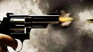 राजधानी दिल्ली में गोलीकांड से हड़कंप! युवक के सीने में गोली मारकर उतारा मौत के घाट, मामले की जांच में जुटी पुलिस