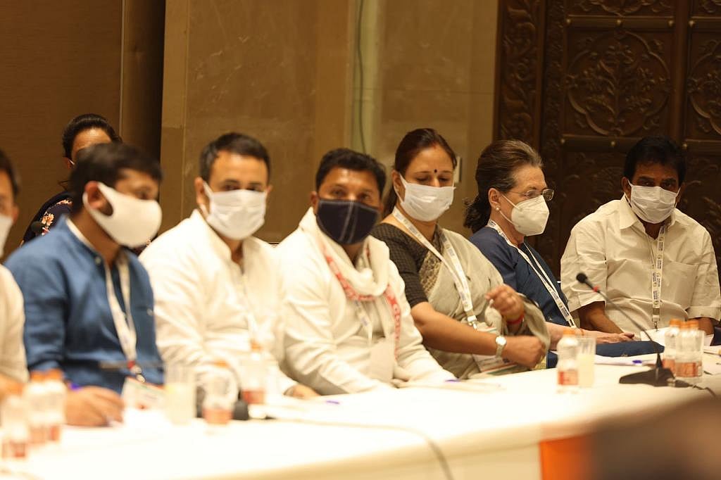 नवसंकल्प शिविर: सोनिया गांधी ने पार्टी के शीर्ष नेताओं से की मुलाकात, देश में बढ़ती महंगाई और बेरोजगारी पर हुई बात