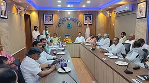 बिहार : लालू यादव करेंगे आरजेडी के प्रत्याशियों का चयन, बैठक में नहीं पहुंचे तेजस्वी