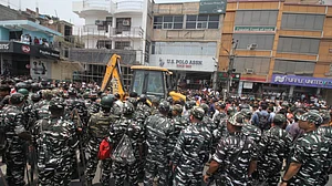 वीडियो: शाहीनबाग में अतिक्रमण का हो रहा विरोध, MCD-BJP के खिलाफ नारेबाजी कर रहे लोग, भारी पुलिस बल तैनात