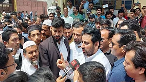 आप विधायक अमानतुल्लाह खान 'हिस्ट्री-शीटर' और 'बैड कैरेक्टर' घोषित, जानें उन पर क्या है आरोप