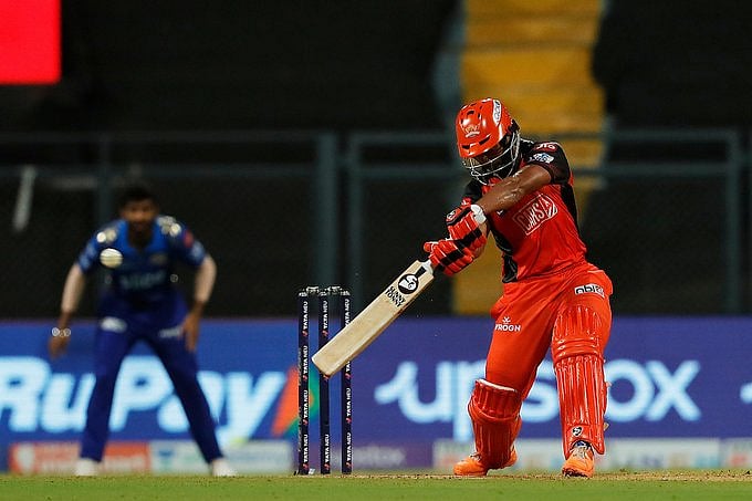 IPL 2022 : हैदराबाद ने मुंबई को दिया 194 रनों का लक्ष्य, राहुल त्रिपाठी ने लगाया ताबड़तोड़ अर्धशतक