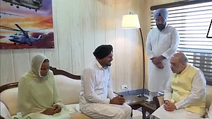 गृह मंत्री अमित शाह से मिले सिद्धू मूसेवाला के माता-पिता, बेटे की हत्या की CBI जांच की मांग