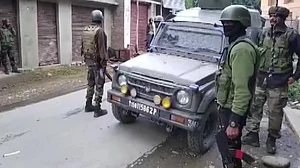 जम्मू-कश्मीर: कुलगाम एनकाउंटर में सुरक्षा बलों से मुठभेड़ में हिजबुल का आतंकी ढेर