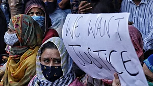 कांग्रेस का केंद्र से सवाल- कश्मीर में हर इंसान खौफ के साये में जीने को मजबूर, सरकार ने ऐसी परिस्थिति बनने ही क्यों दी?
