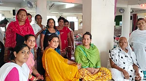 हम हिंदू-मुस्लिम के नाम पर नहीं लड़ते, बुजुर्गों को नहीं भेजते हैं वृद्धाश्रम, किन्नरों ने समाज को दिया महत्वपूर्ण सीख