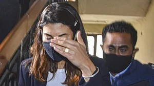 सिनेजीवन: 'फोन भूत' का शानदार लोगो हुआ जारी और सुकेश चंद्रशेखर मामले में ED के सामने हाजिर हुई जैकलीन