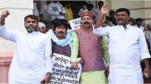 बिहार विधानसभा में ‘अग्निपथ’ का विरोध जारी, अध्यक्ष के चैंबर के बाहर धरने पर बैठे विपक्षी विधायक