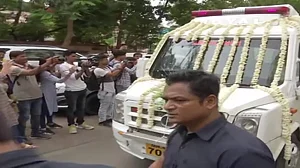 मुंबई: घर लाया गया सिंगर केके का पार्थिव शरीर, राजकीय सम्मान के साथ दी जाएगी आखिरी विदाई, 1 बजे होगा अंतिम संस्कार