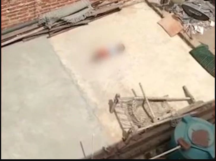 दिल्ली में एक मां की हैवानियत! बच्ची ने होमवर्क नहीं की तो हाथ-पैर बांध धूप में छत पर छोड़ा, मामला दर्ज