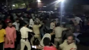 तेलंगाना के आदिलाबाद में विवादित पोस्ट पर बवाल, लोगों ने थाने को घेरा, भारी पुलिस बल तैनात