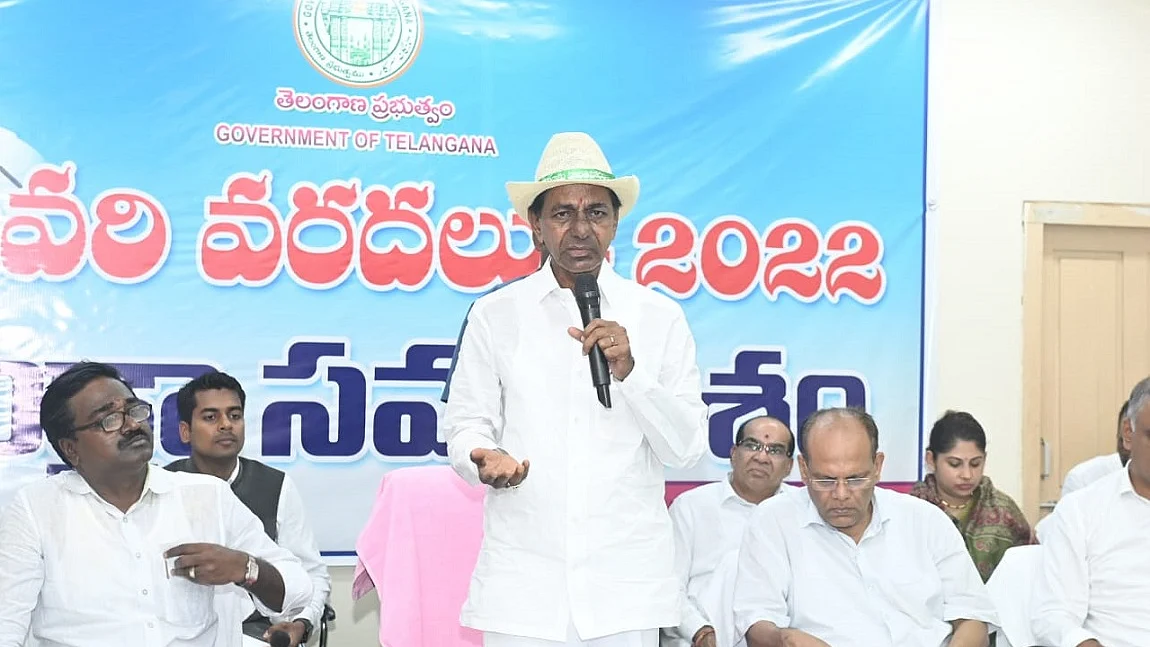 फोटोः @TelanganaCMO