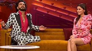 सिनेजीवन: 'कॉफी विद करण 7' के पहले एपिसोड ने मचाया धमाल और जॉन अब्राहम ने तेहरान की शूटिंग की शुरू