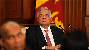 संकट में घिरे श्रीलंका में कल नए राष्ट्रपति का चुनाव, विक्रमसिंघे सहित तीन नेता दौड़ में शामिल