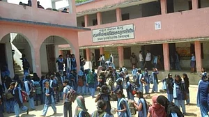 बिहार में शिक्षकों के लिए ड्रेस कोड? जींस पैंट-टी शर्ट, कुर्ता-पायजामा पहनने पर मनाही