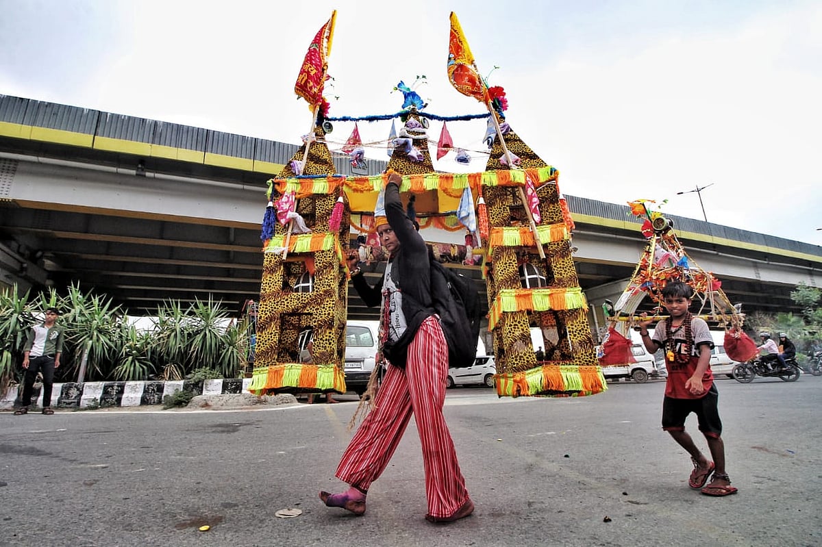 कांवड़ यात्रा से आम लोगों की बढ़ी मुश्किलें! कई रास्ते जाम, आज इन रास्तों पर जाने से बचें