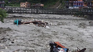 Uttarakhand Rain: उत्तराखंड में बारिश ने मचाई तबाही, बदरीनाथ और यमुनोत्री हाईवे जगह-जगह बंद, येलो अलर्ट जारी