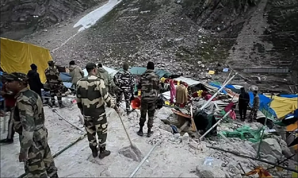 मृणाल पाण्डे का लेख: पगलाया धार्मिक पर्यटन, पहाड़ों से शुरू हो चुका है प्रकृति का प्रतिशोध