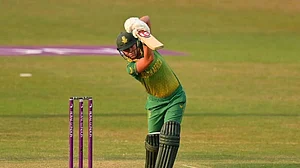 खेल की खबरें: द.अफ्रीका को बड़ा झटका, इंग्लैंड दौरे को कैप ने बीच में छोड़ा और 'धीमी मौत मर रहा वनडे क्रिकेट'