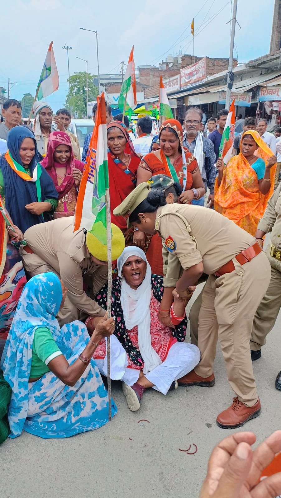 फोटो: @INCUttarPradesh