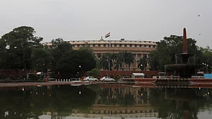 मानसून सत्र में 24 नए बिल हो सकते हैं पेश, विपक्ष ने कड़े किए तेवर, इन मुद्दों पर सरकार को घेरने की तैयारी