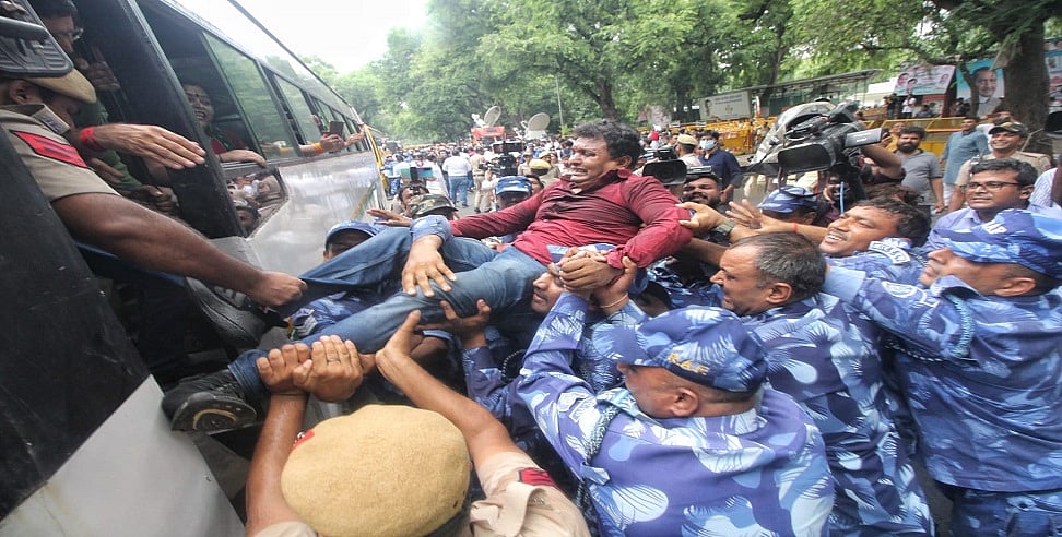 बड़ी खबर LIVE: द्रौपदी मुर्मू भारत की पहली महिला आदिवासी राष्ट्रपति बनीं, पीएम मोदी, राहुल गांधी ने दी बधाई
