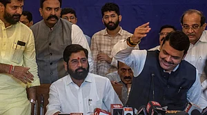 डिप्टी सीएम फडणवीस के एजेंडे ही लागू कर रहे हैं सीएम शिंदे: क्या एकनाथ शिंदे सिर्फ कठपुतली हैं!