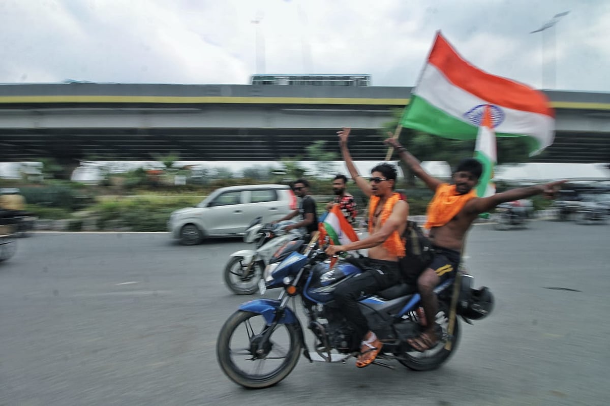 कांवड़ यात्रा से आम लोगों की बढ़ी मुश्किलें! कई रास्ते जाम, आज इन रास्तों पर जाने से बचें