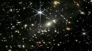 NASA के जेम्स वेब स्पेस टेलीस्कोप से ली गई ब्रह्मांड की पहली रंगीन तस्वीर जारी, आपने इस खूबसूरत तस्वीर को देखा क्या?