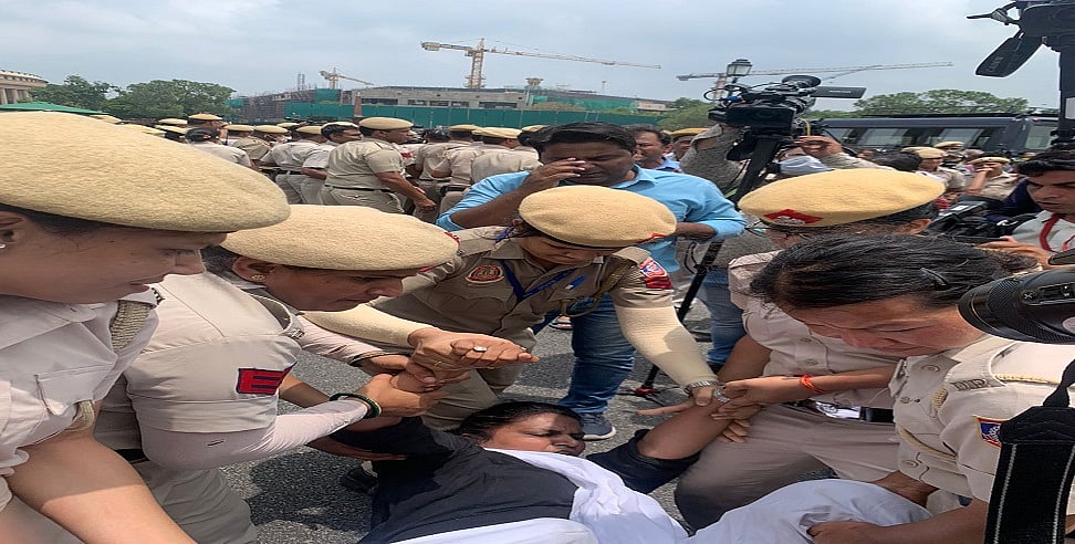 बड़ी खबर LIVE: कांग्रेस का ऐलान- देशभर में कल भी जारी रहेगा 'सत्याग्रह', लोगों के मुद्दों को उठाएंगे       