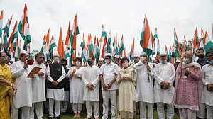 राहुल गांधी के नेतृत्व में कांग्रेस ने निकाली आजादी गौरव यात्रा, बापू को किया नमन, लिया आजादी बचाने का संकल्प