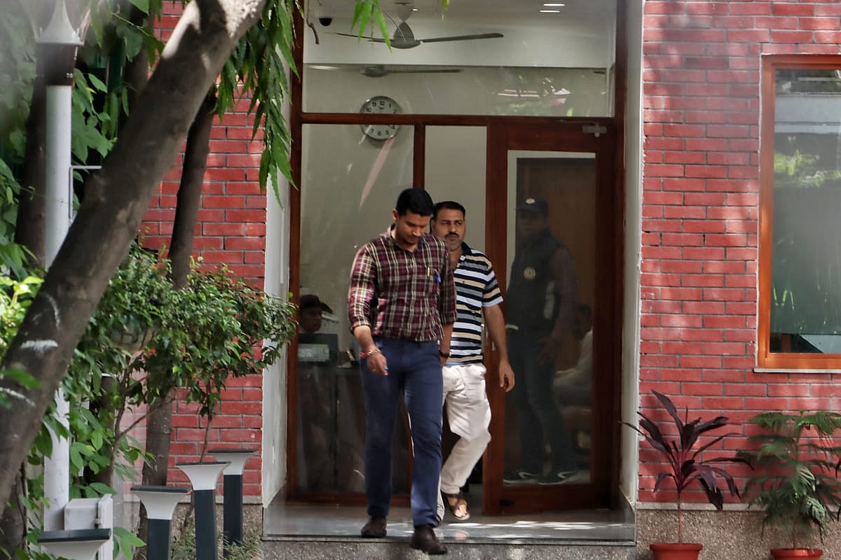 दिल्ली के डिप्टी सीएम मनीष सिसोदिया के घर CBI का छापा, जानें सिसोदिया पर आरोप क्या है?