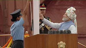 लालकिले की प्राचीर से PM मोदी बोले- लोकतंत्र की जननी है भारत, भाषण में 5 प्रण का जिक्र, दिया नया नारा