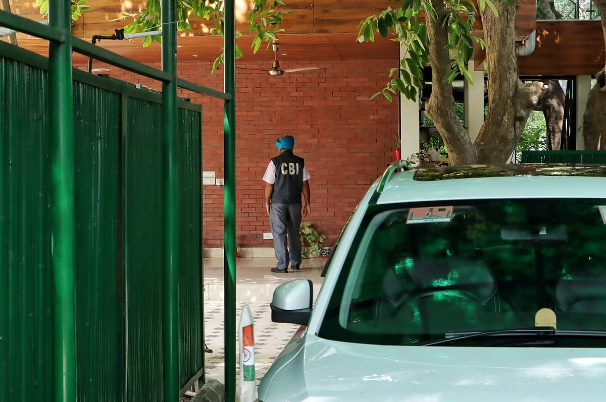 दिल्ली के डिप्टी सीएम मनीष सिसोदिया के घर CBI का छापा, जानें सिसोदिया पर आरोप क्या है?