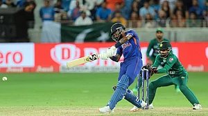 खेल की खबरें: 'बाबर-रिजवान की सलामी जोड़ी को अलग करे पाक' और शोएब अख्तर ने भारत पर कसा तंज, बोले- पांड्या नहीं होते...