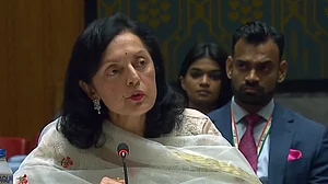 दुनिया की खबरें: आतंकवाद को लेकर भारत की चेतावनी और पाकिस्तान में बाढ़ से हालात बदतर