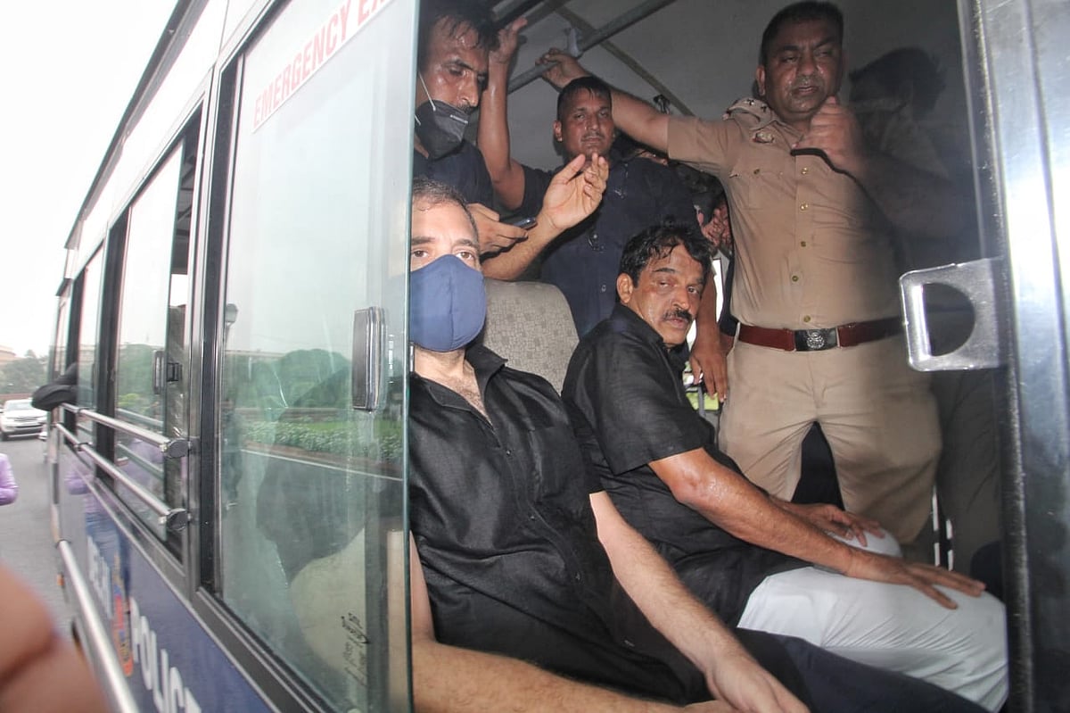 महंगाई-बेरोजगारी के खिलाफ हल्लाबोल: राहुल गांधी समेत कई नेता पुलिस हिरासत में, कहा- लोकतंत्र की हो रही है हत्या