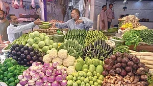 पाकिस्तान में बाढ़ से हालात बदतर, लाहौर के कारोबारियों ने मांगी भारत से सब्जी आयात की अनुमति