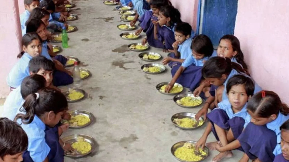 बिहार: मिड डे मील के जरिए बच्चों को स्कूल लाने की योजना, लेकिन ऐसे भोजन के बहाने कबतक रोक सकेंगे ड्रॉप आउट?