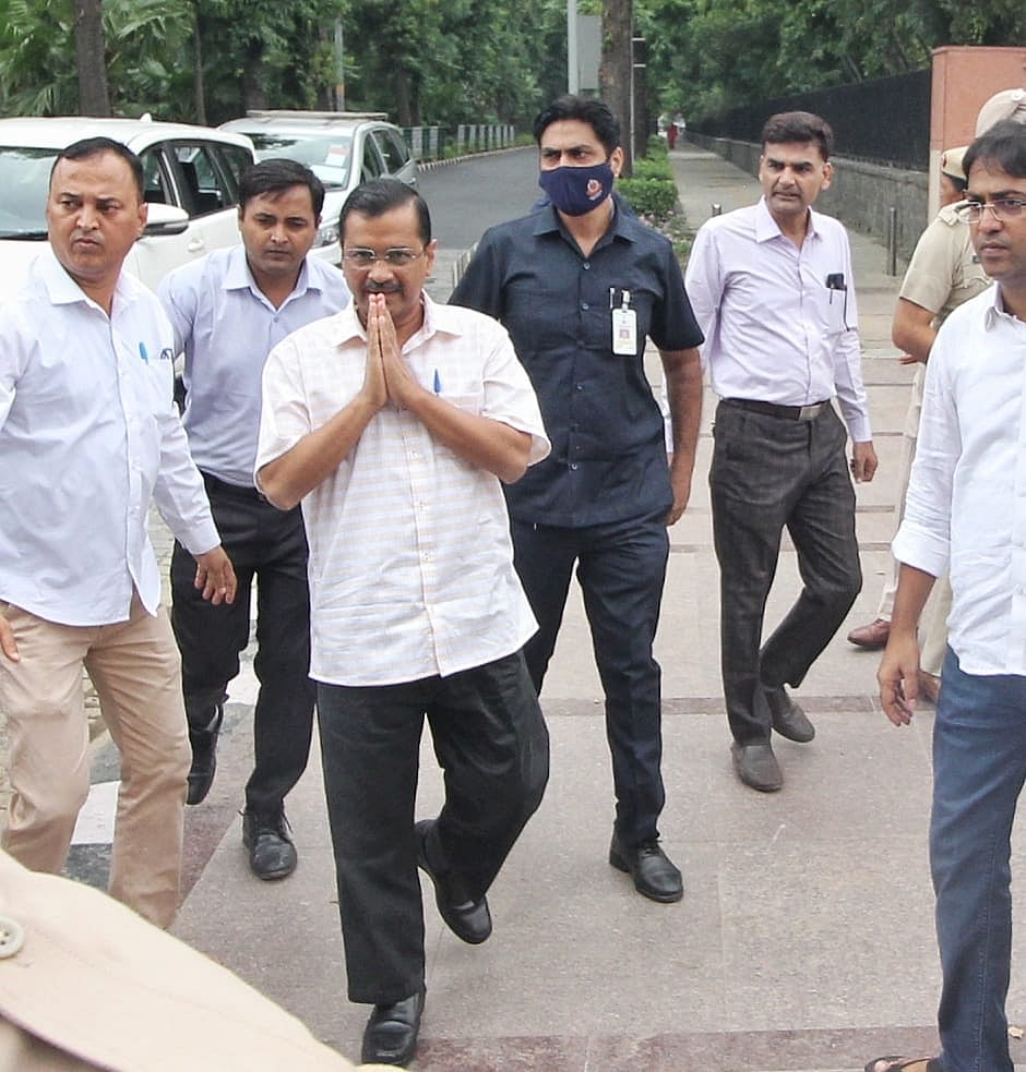 बीजेपी पर आप विधायकों को तोड़ने की कोशिश का आरोप।