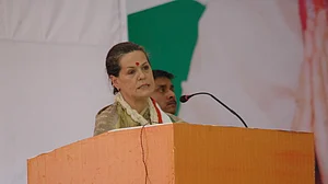 लोकतंत्र के हर खंभे पर वार कर रही मोदी सरकार, जबरन चुप कराने से हल नहीं होंगी समस्याएं: सोनिया गांधी