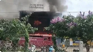जबलपुर के निजी अस्पताल में भीषण आग लगी, 10 लोगों की मौत, 10 से ज्यादा गंभीर रूप से झुलसे