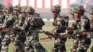 सेना अपने जवानों की संख्या में 2 लाख की कमी करना चाहती है, कश्मीर में बड़े पैमाने पर कटौती के आसार