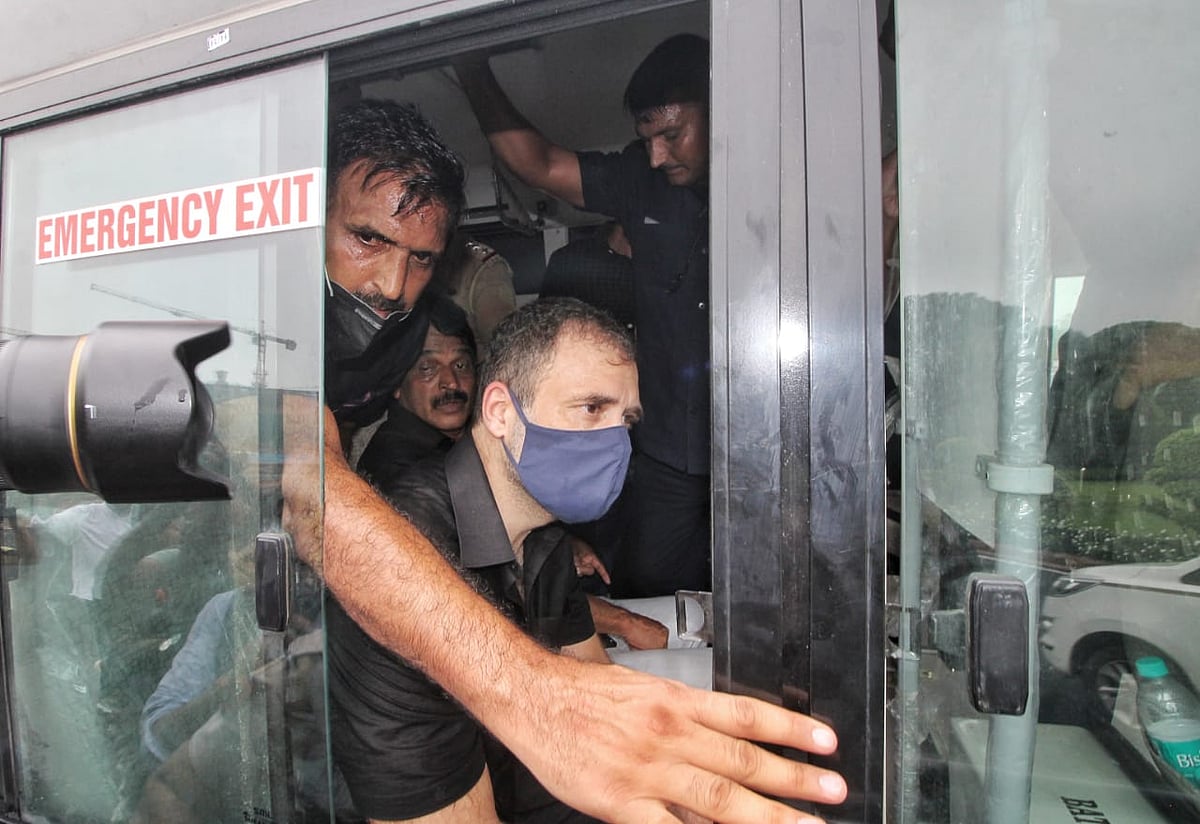 महंगाई-बेरोजगारी के खिलाफ हल्लाबोल: राहुल गांधी समेत कई नेता पुलिस हिरासत में, कहा- लोकतंत्र की हो रही है हत्या