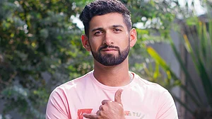 जिम्बाब्वे के इस क्रिकेटर ने रचा इतिहास, ICC 'प्लेयर ऑफ द मंथ' का खिताब जीतने वाला पहला खिलाड़ी बना