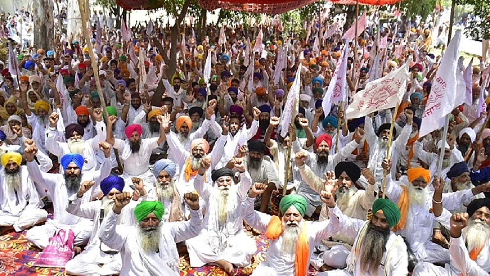 क्यों चिंतित नहीं करती युवाओं-किसानों में फैल रही उदासी, आजादी के 75 साल बाद भी निराशा का अंधेरा क्यों?