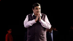 गडकरी ने अक्षय कुमार के जिस वीडियो को किया था शेयर, अब उस पर मचा बवाल, दहेज प्रथा को बढ़ावा देने का लगा आरोप