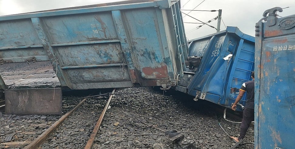 बिहार के सासाराम में रेल हादसा, पटरी से उतरे मालगाड़ी के डिब्बे, गया-हावड़ा रेल रूट पर कई ट्रेनें प्रभावित